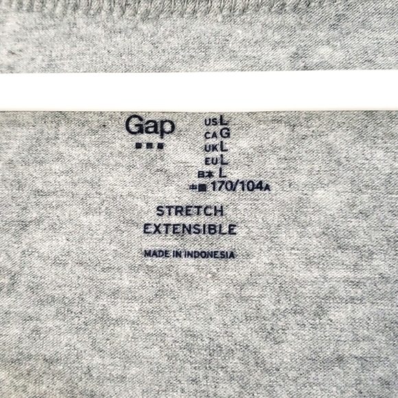 Gap gray v-neck tee, L - Picture 2 of 4